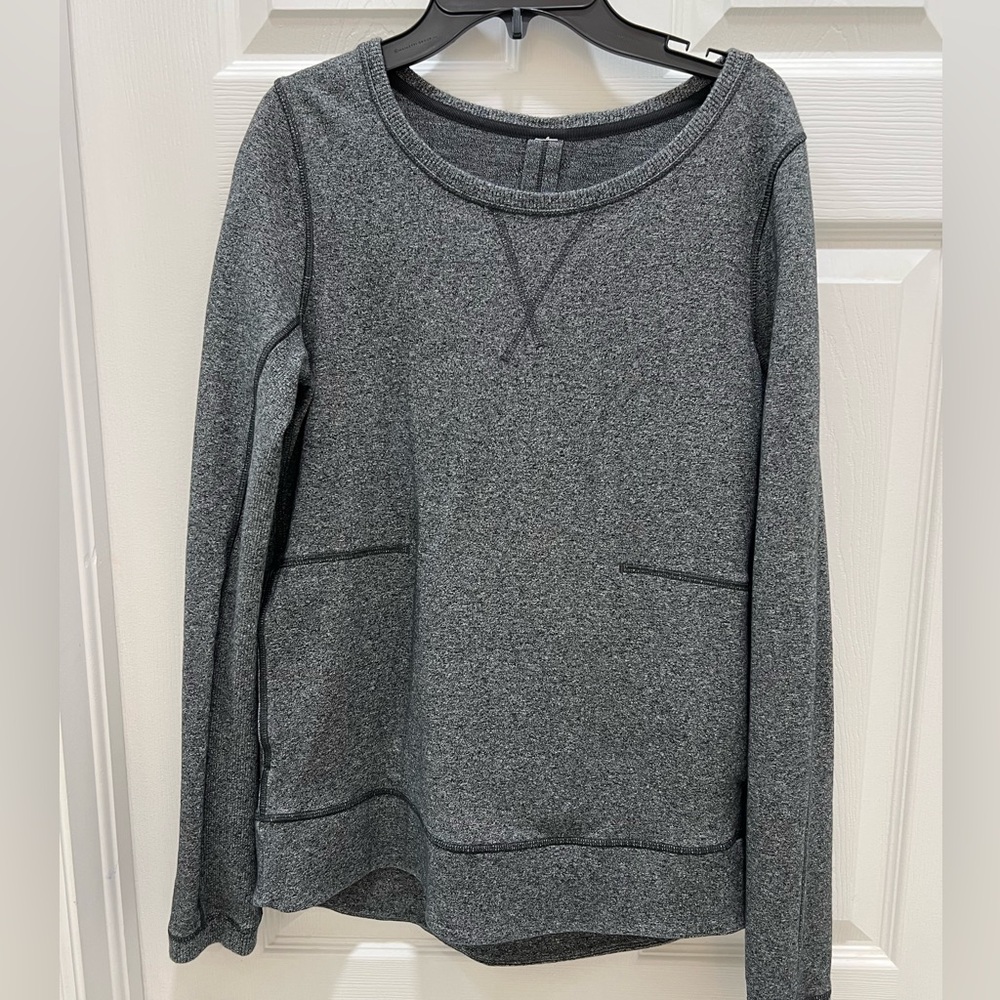 Lululemon sweatshirt with pockets, size 2, excellent condition smoke free home